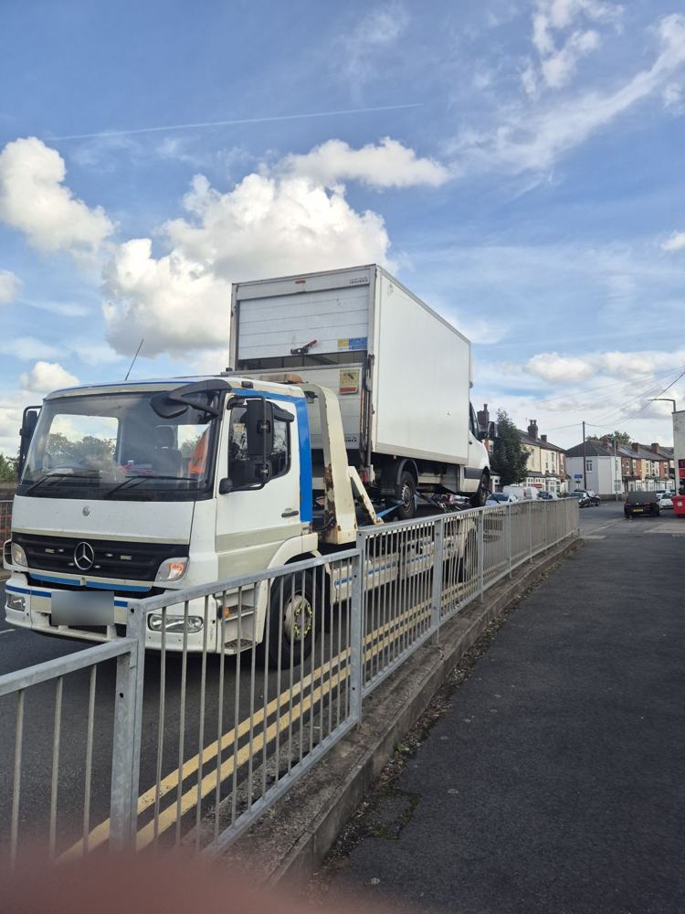 Box van being recovered on a JXR truck